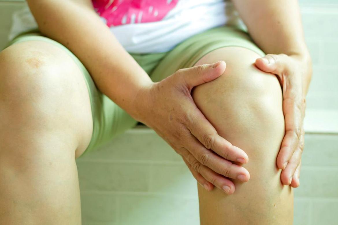 用关节镜检查缓解膝盖和髋关节疼痛